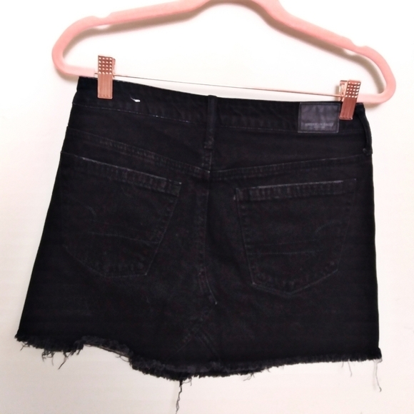 American Eagle Black Denim Distressed Button Fly Miniskirt Size 4 - Picture 2 of 9
